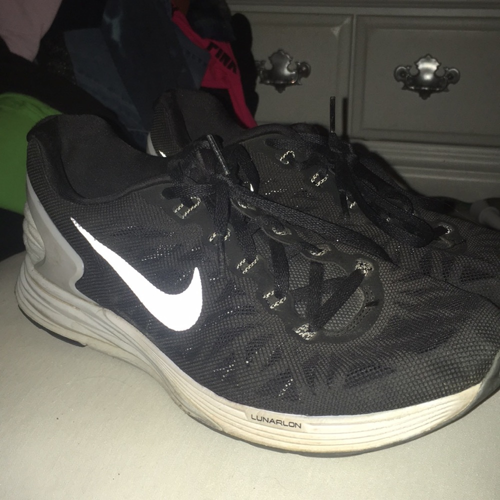 Nike Lunarlon tennis shoes